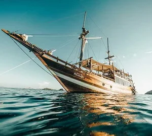 Sailing Yacth Phinisi